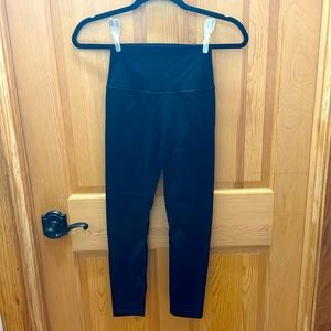 NWT Women’s Born Primitive Your Go To Leggings 2.0. Size Medium.